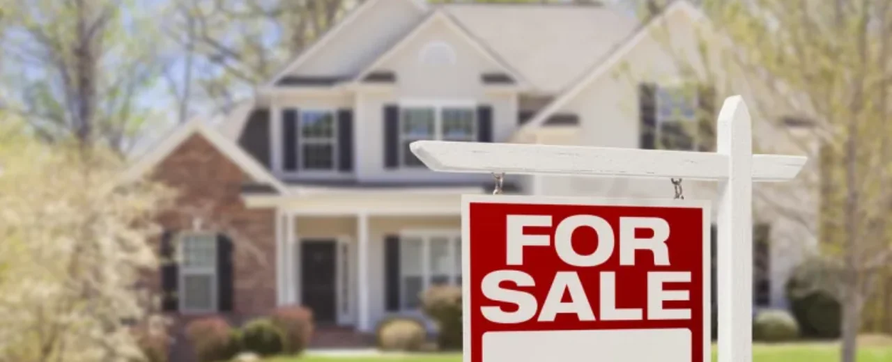 home-for-sale-Andy-Dean-Photography-shutterstock_136157789-1200x800-1